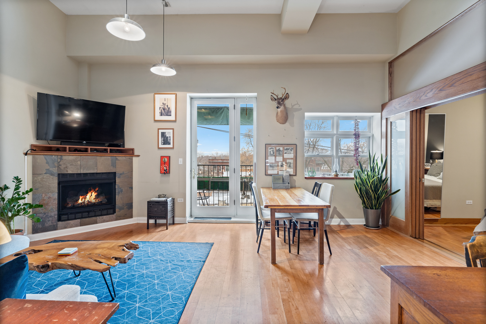 1215 W GUNNISON Street Unit: 322