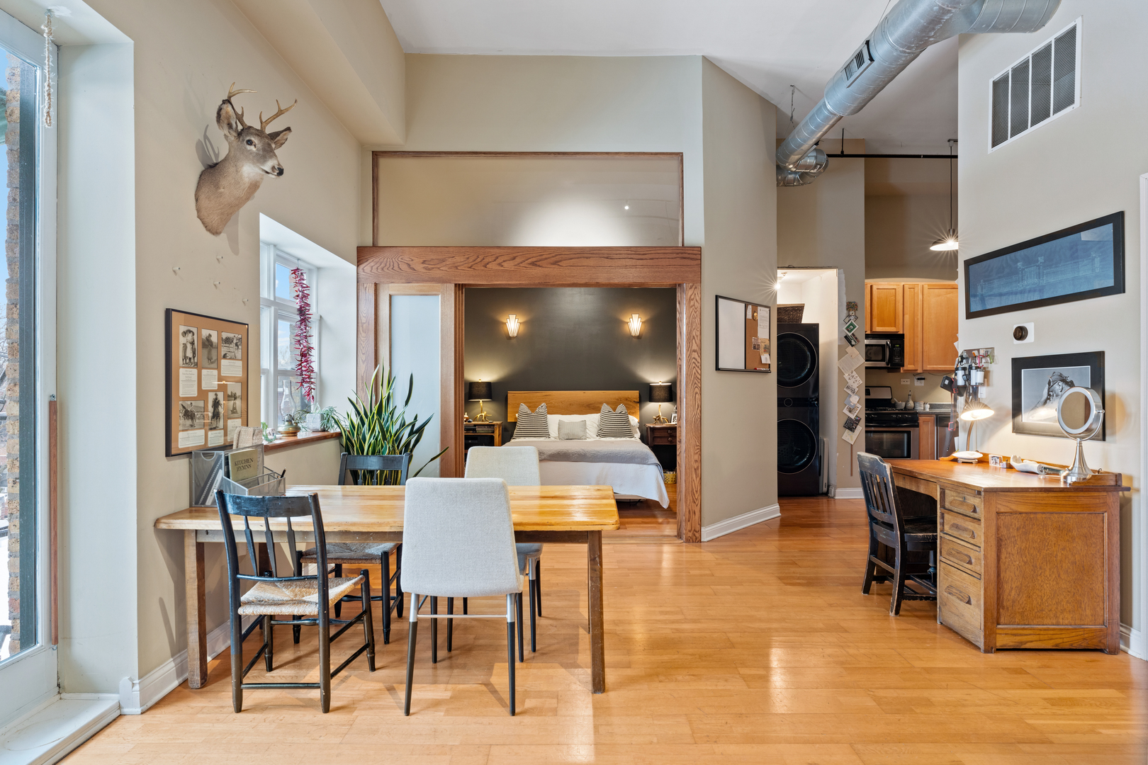 1215 W GUNNISON Street Unit: 322