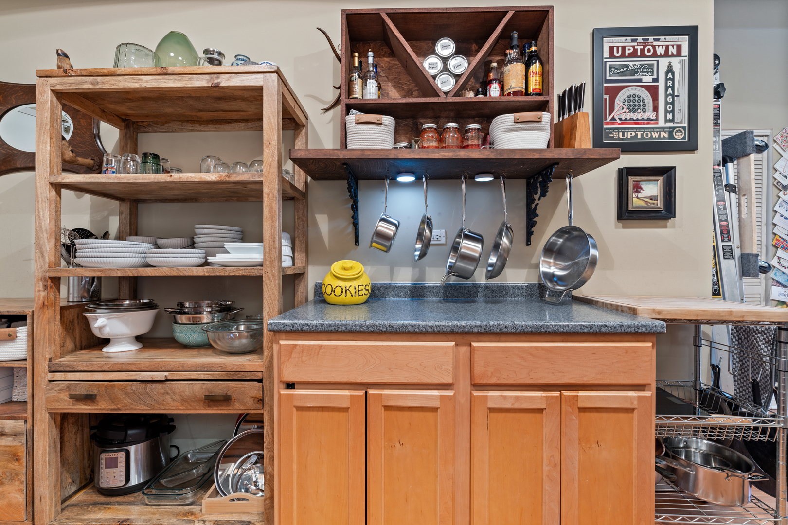 1215 W GUNNISON Street Unit: 322