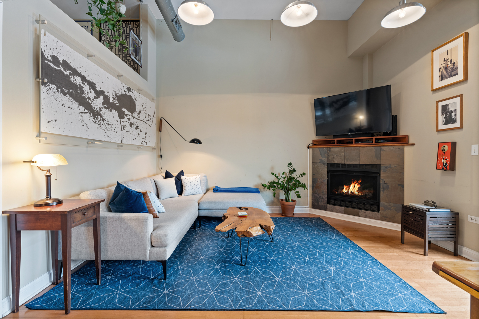 1215 W GUNNISON Street Unit: 322