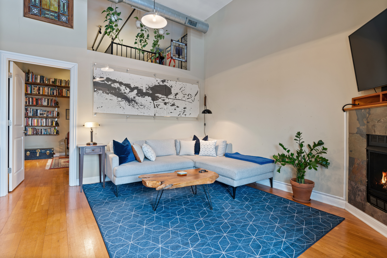 1215 W GUNNISON Street Unit: 322