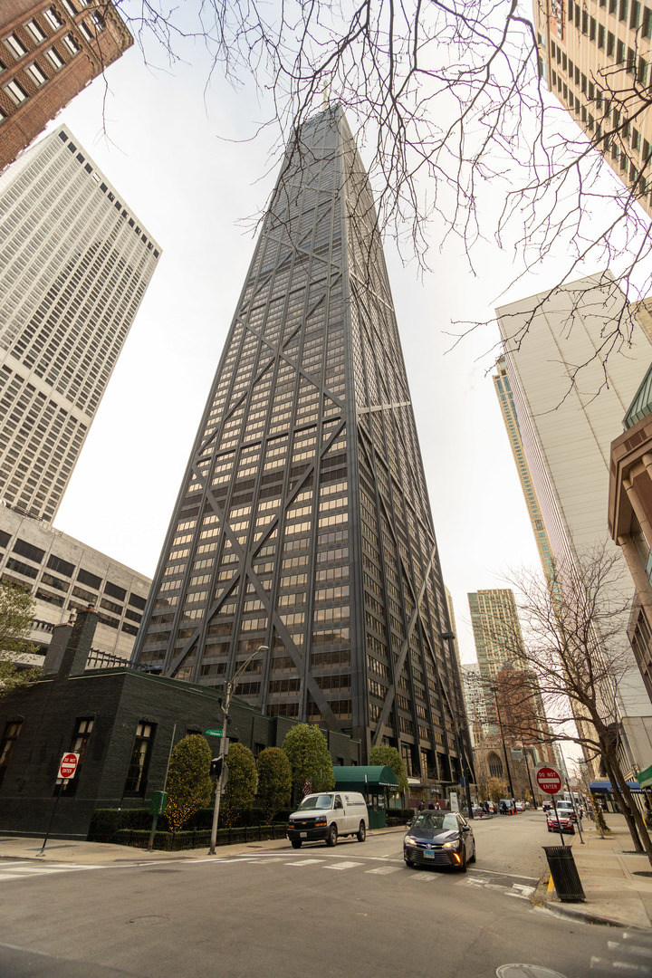 175 E DELAWARE Place Unit: 5618