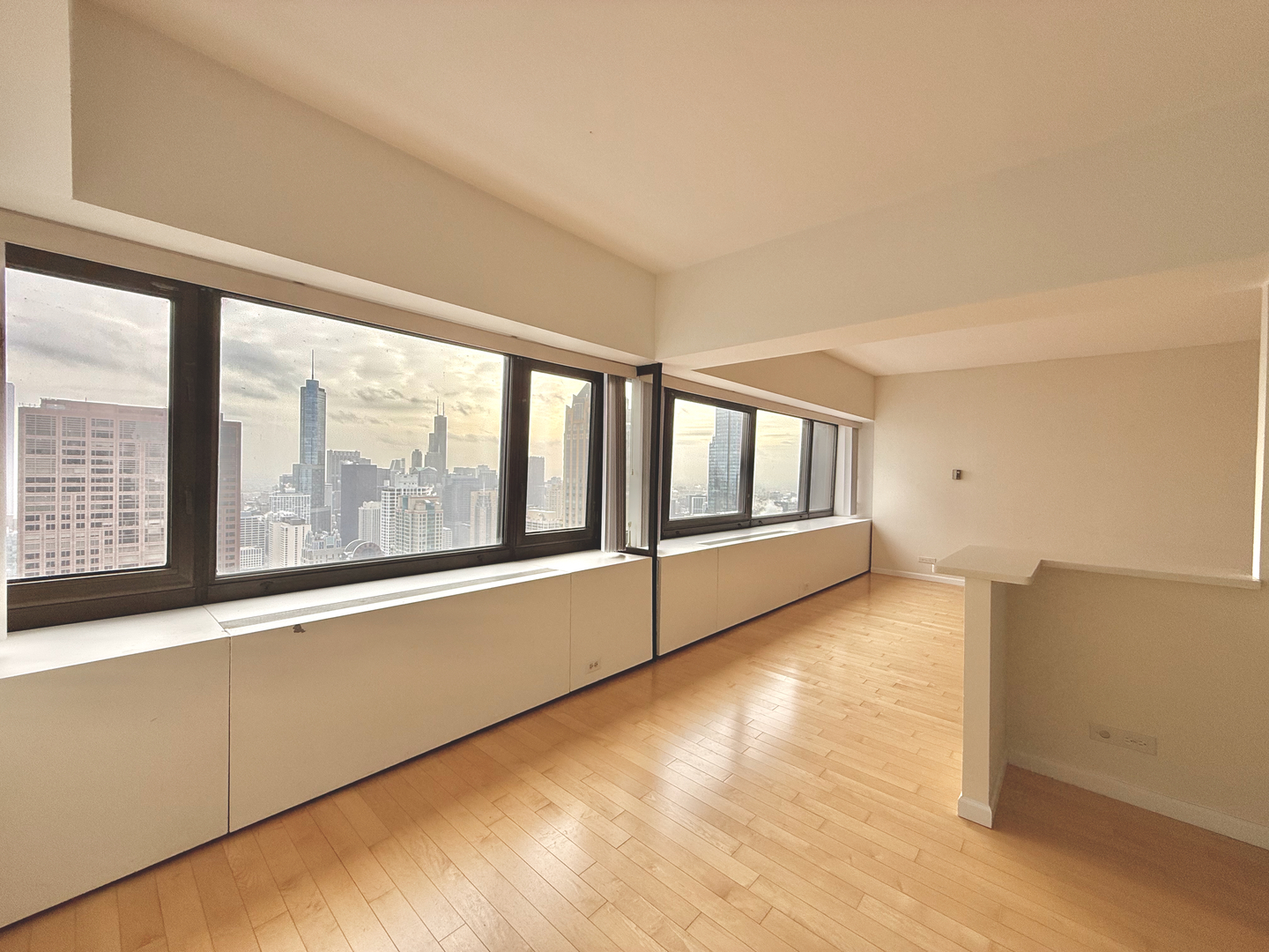 175 E DELAWARE Place Unit: 5618