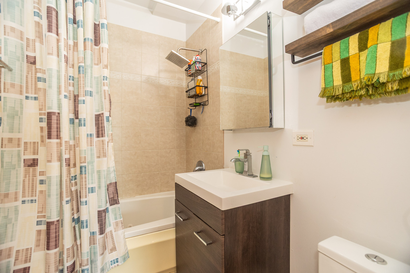 4750 N Albany Avenue Unit: 3