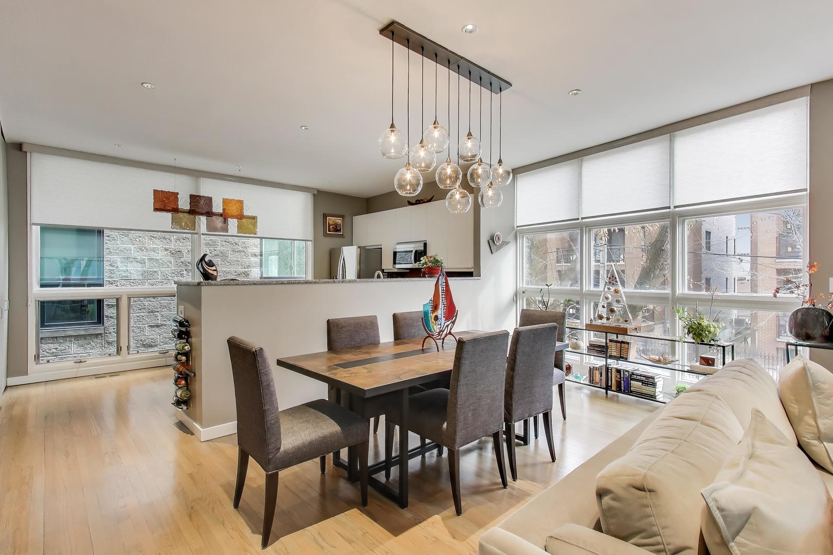 664 N PEORIA Street Unit: 1N