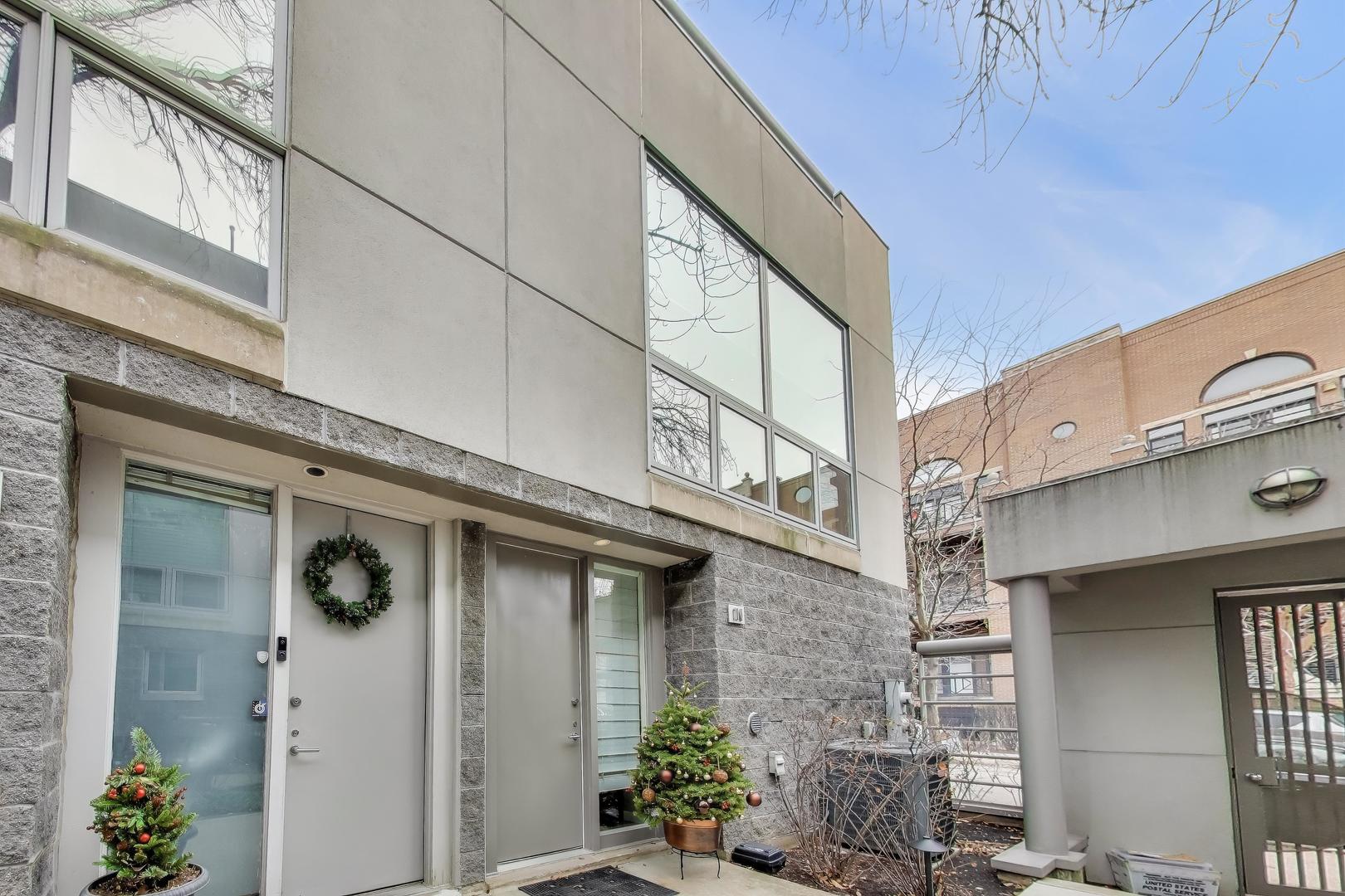 664 N PEORIA Street Unit: 1N