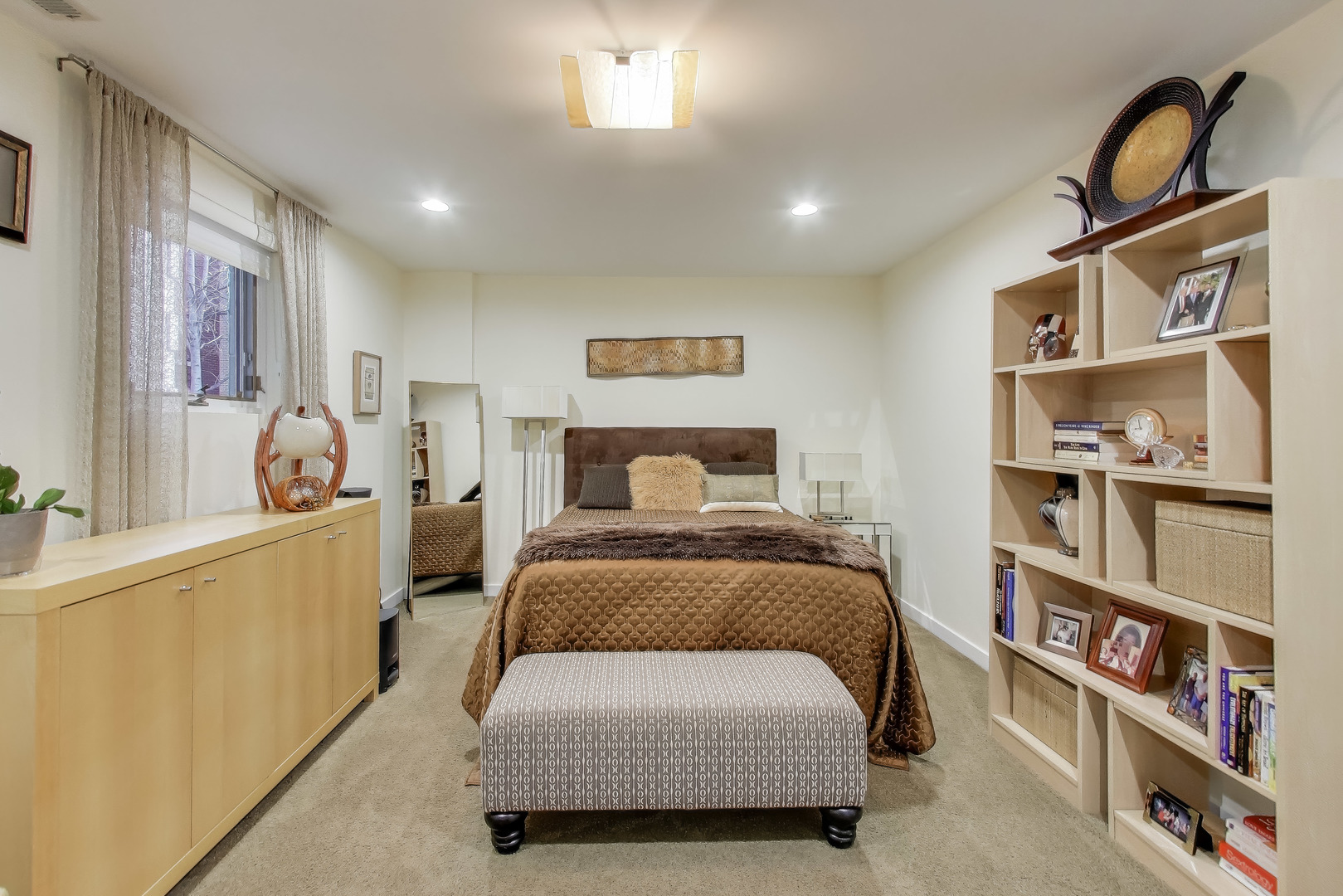 664 N PEORIA Street Unit: 1N