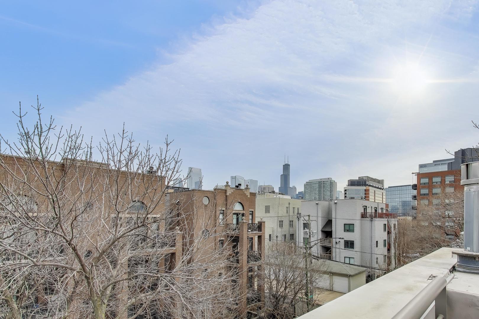 664 N PEORIA Street Unit: 1N