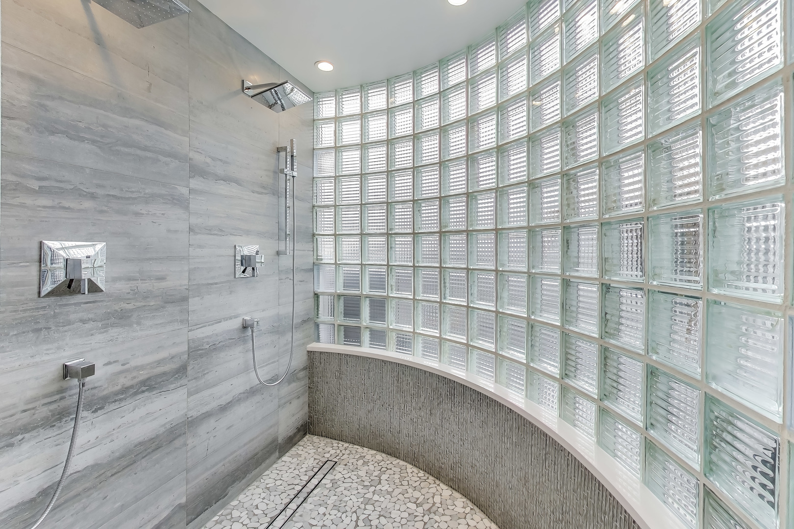 664 N PEORIA Street Unit: 1N