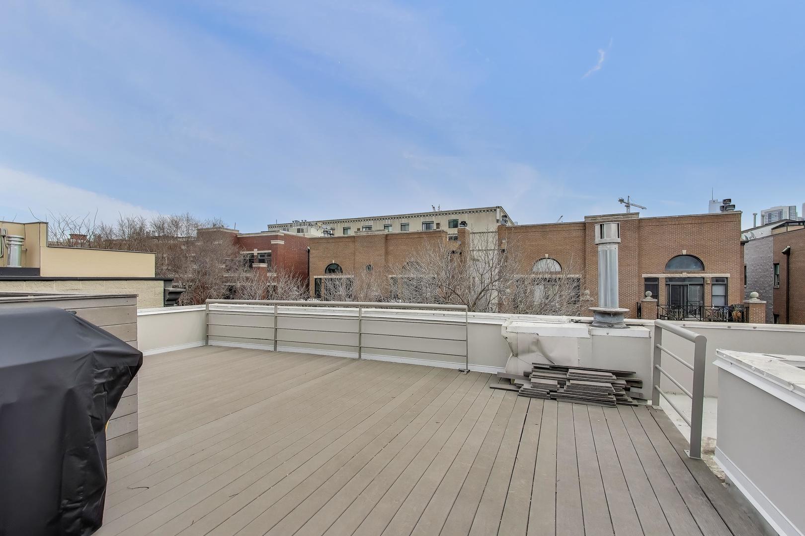 664 N PEORIA Street Unit: 1N