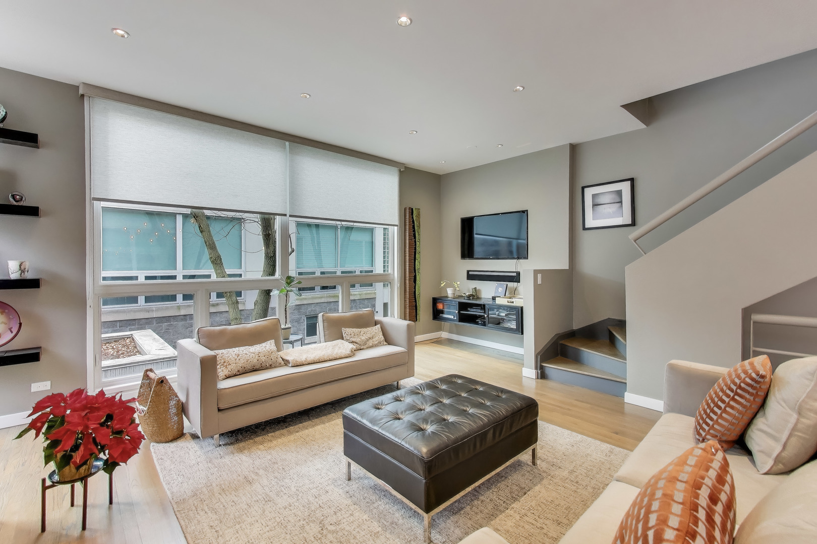 664 N PEORIA Street Unit: 1N