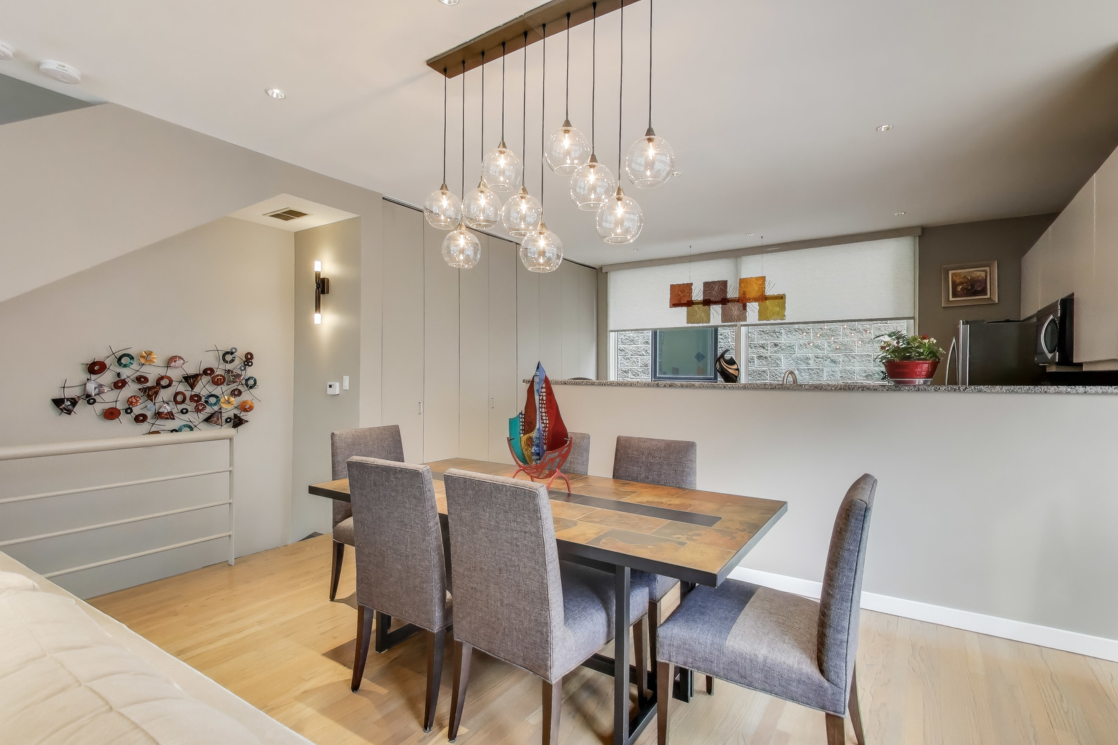 664 N PEORIA Street Unit: 1N
