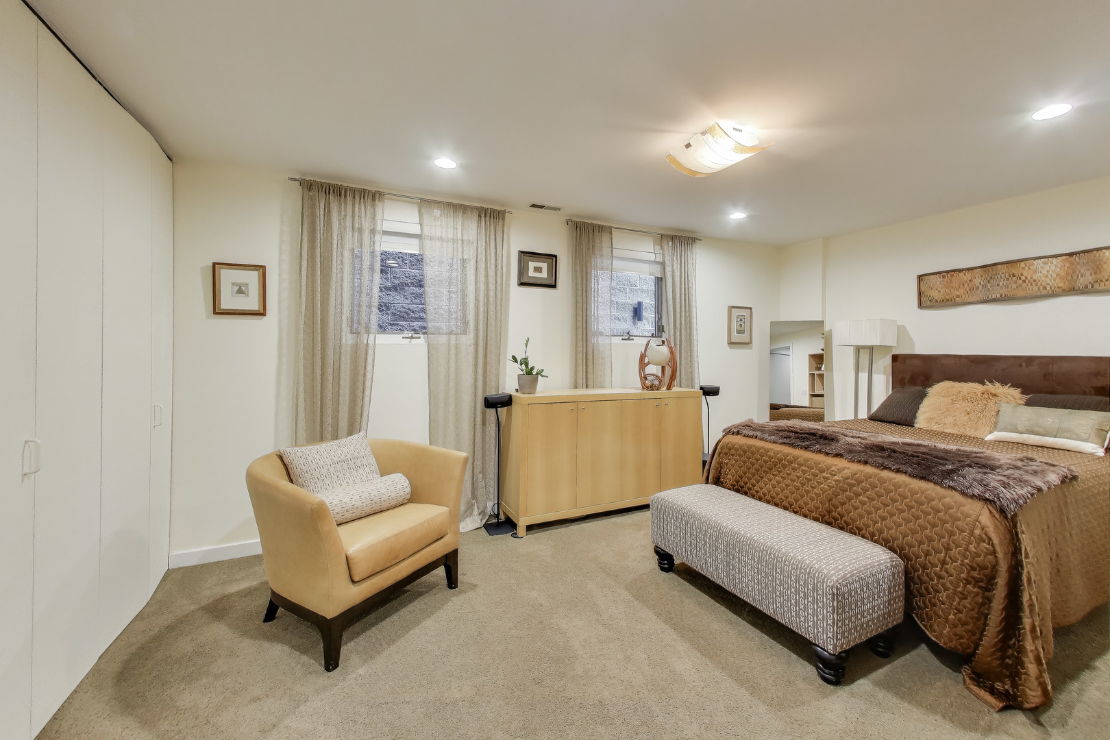 664 N PEORIA Street Unit: 1N