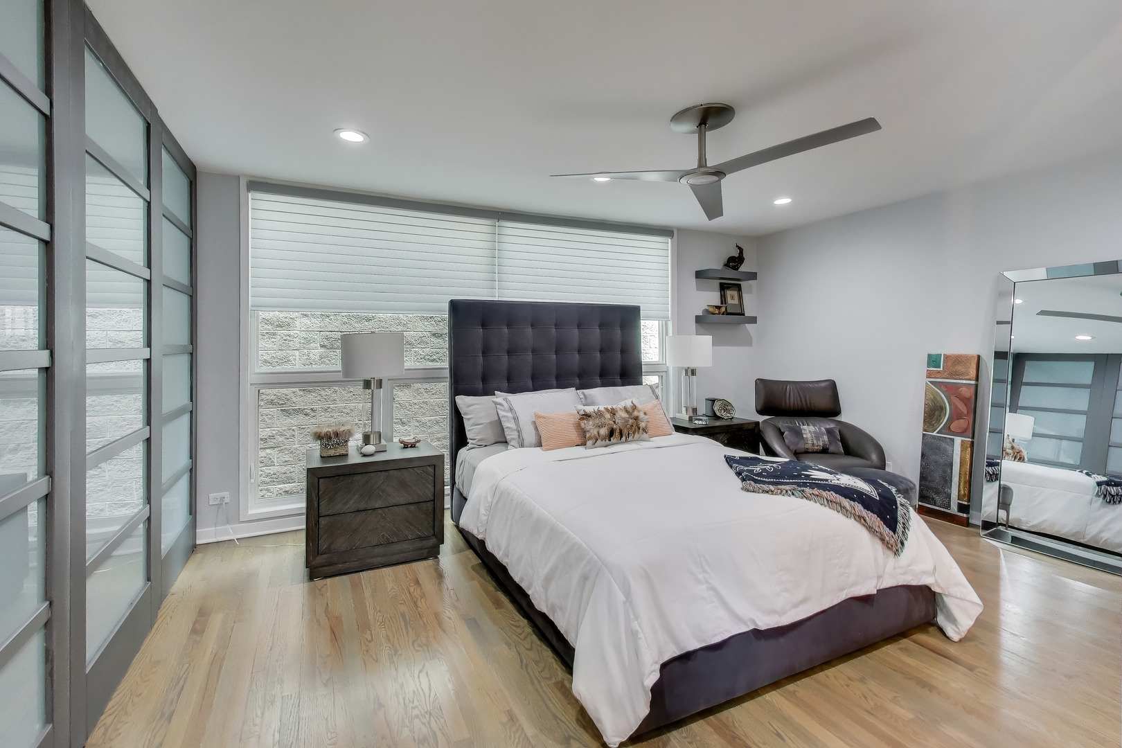 664 N PEORIA Street Unit: 1N
