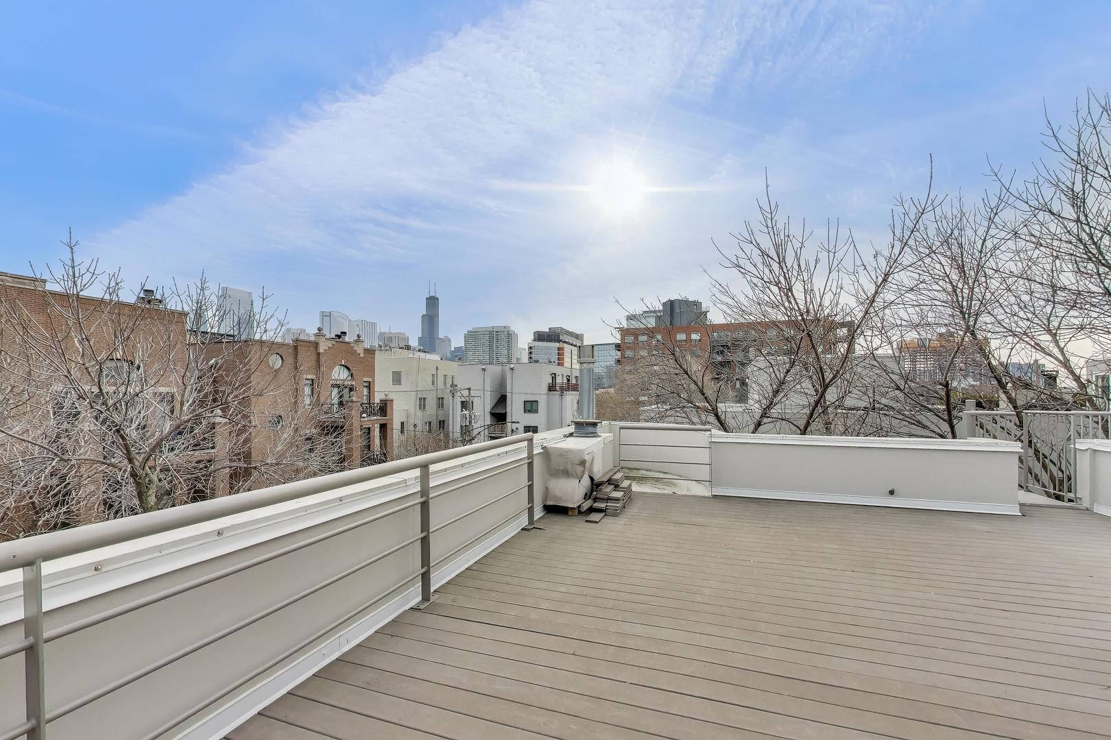 664 N PEORIA Street Unit: 1N