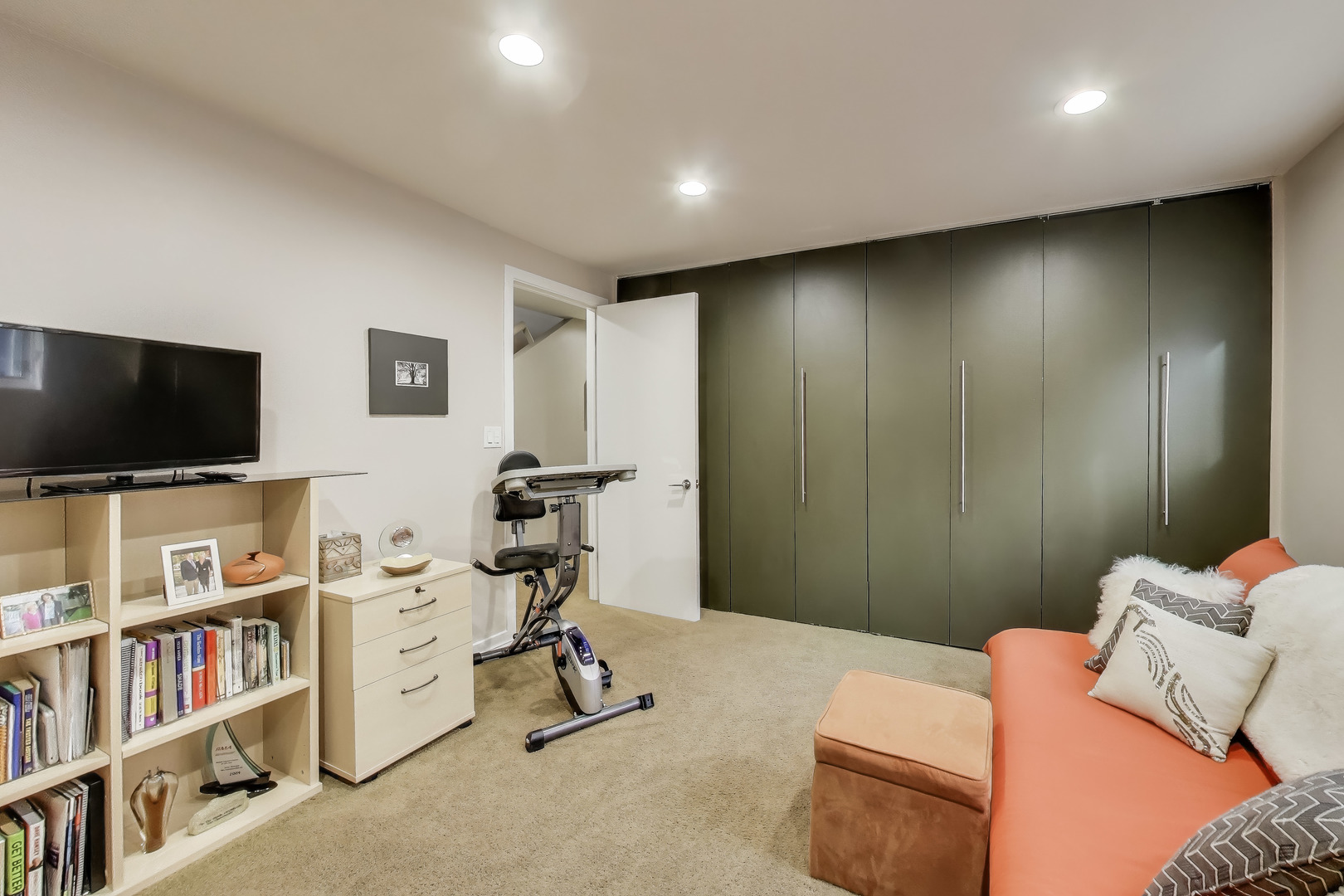 664 N PEORIA Street Unit: 1N