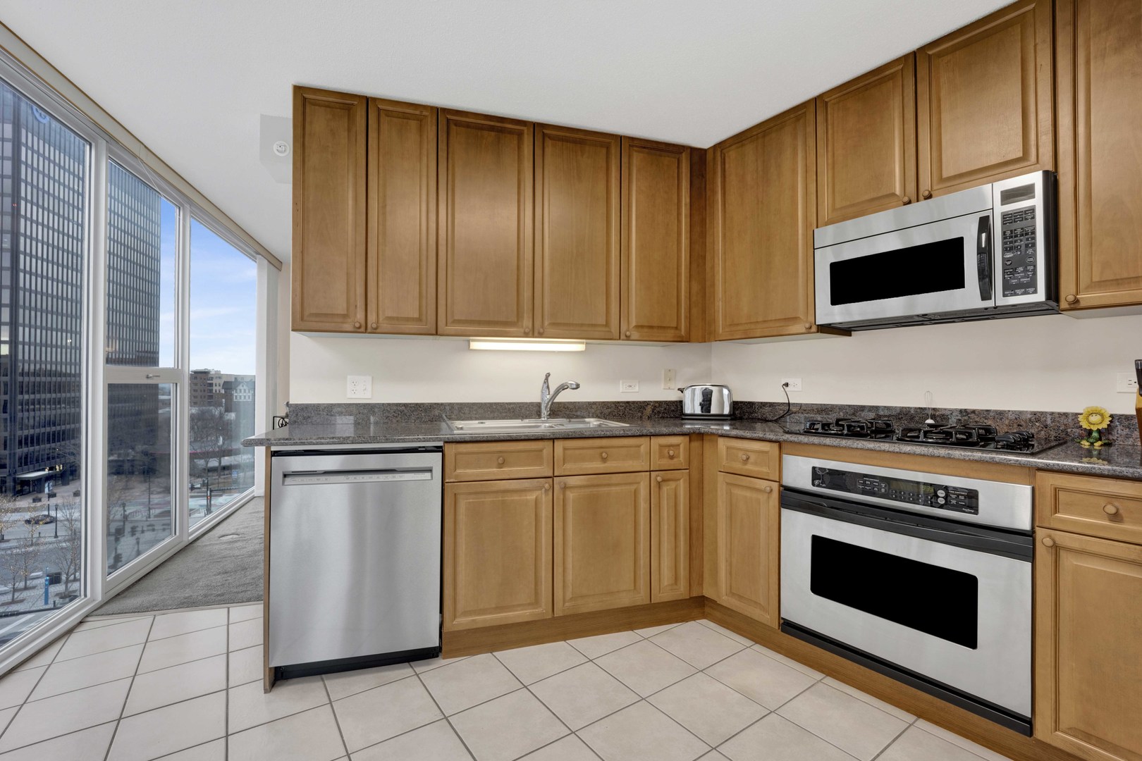 1580 sherman Avenue Unit: 906