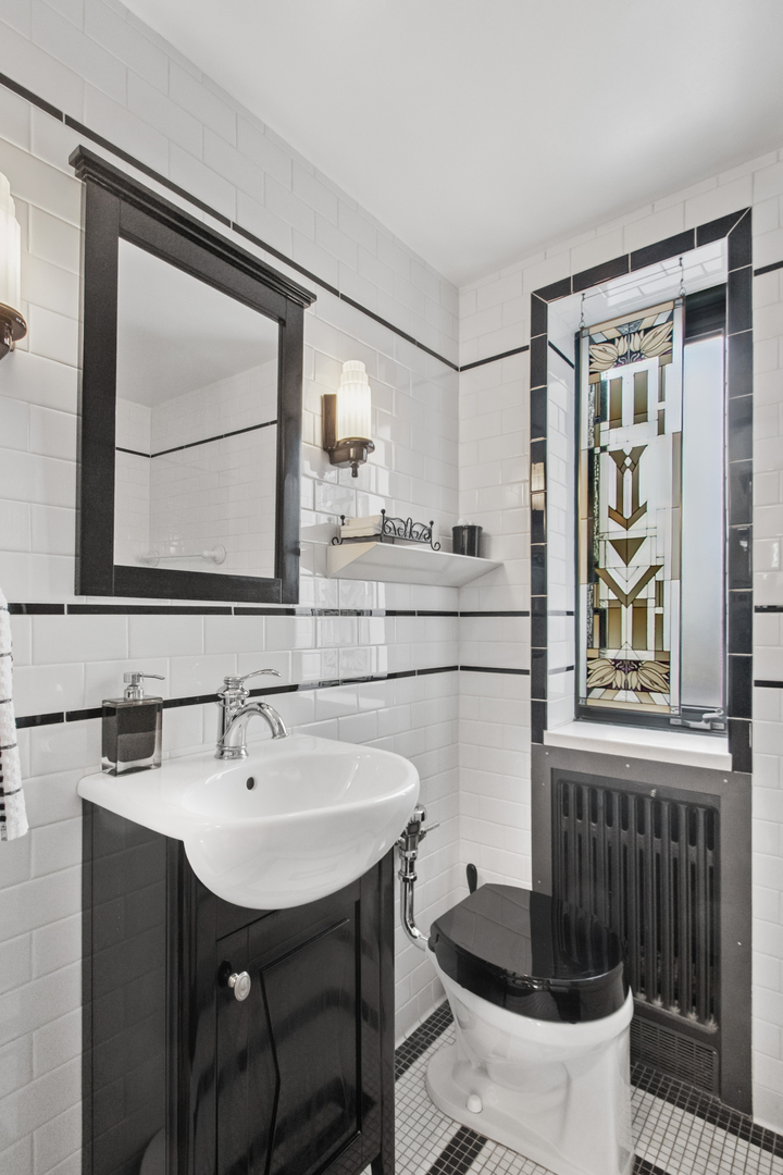 5048 N Marine Drive Unit: C3