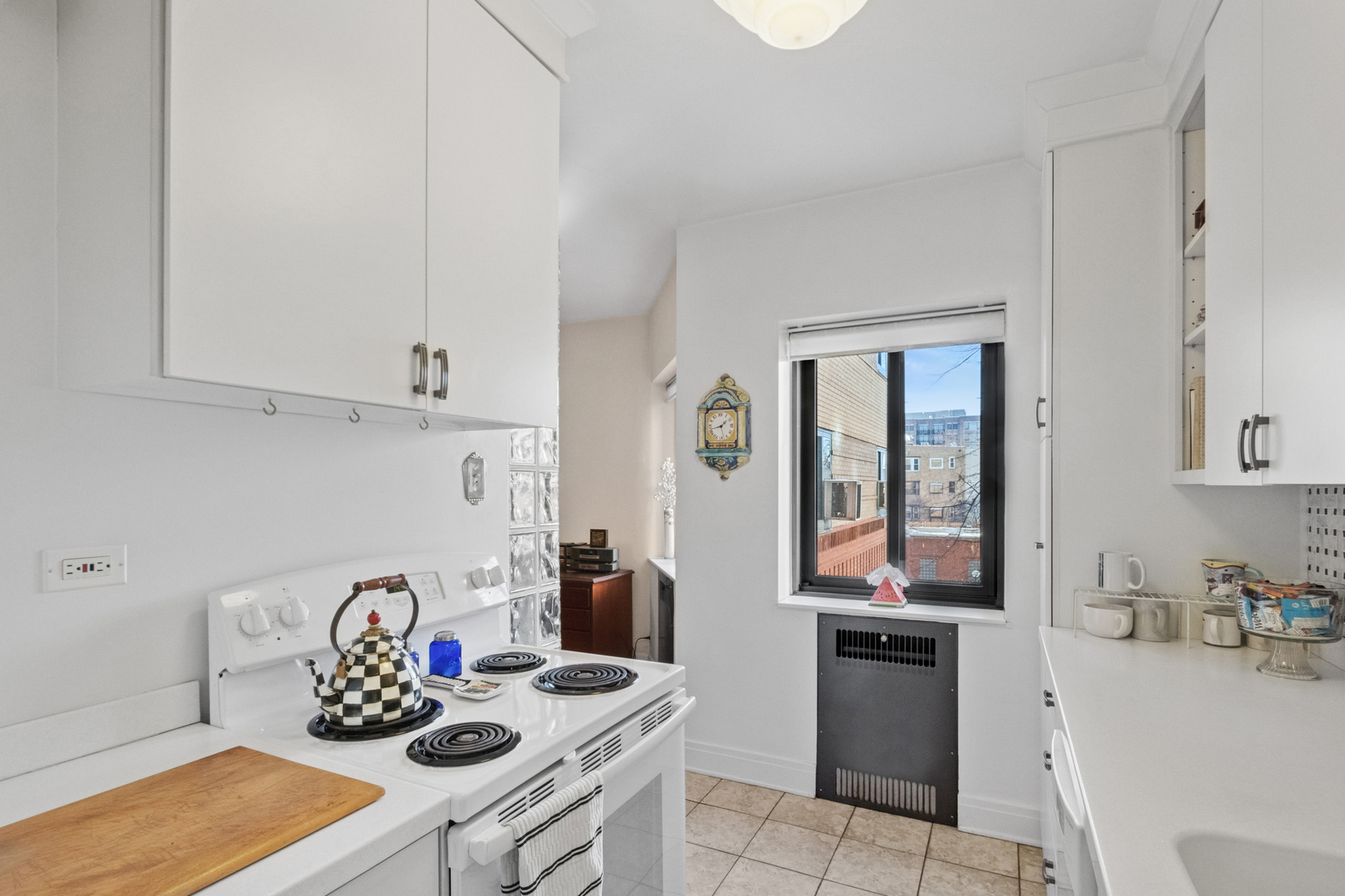 5048 N Marine Drive Unit: C3