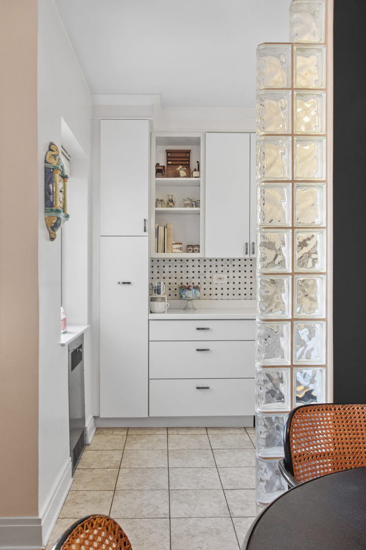 5048 N Marine Drive Unit: C3