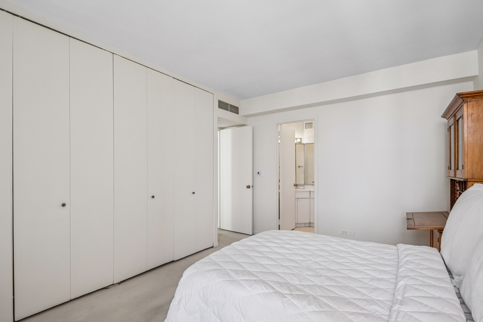 3200 N Lake Shore Drive Unit: 2701