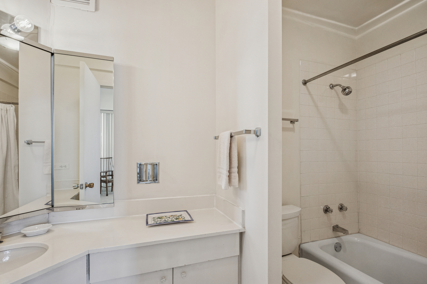 3200 N Lake Shore Drive Unit: 2701