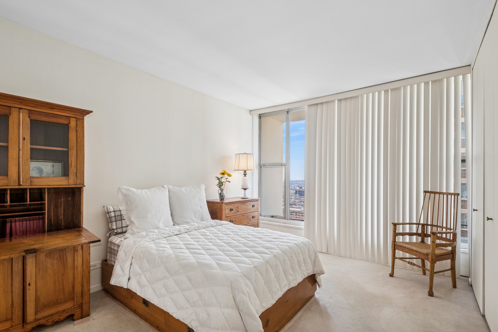 3200 N Lake Shore Drive Unit: 2701