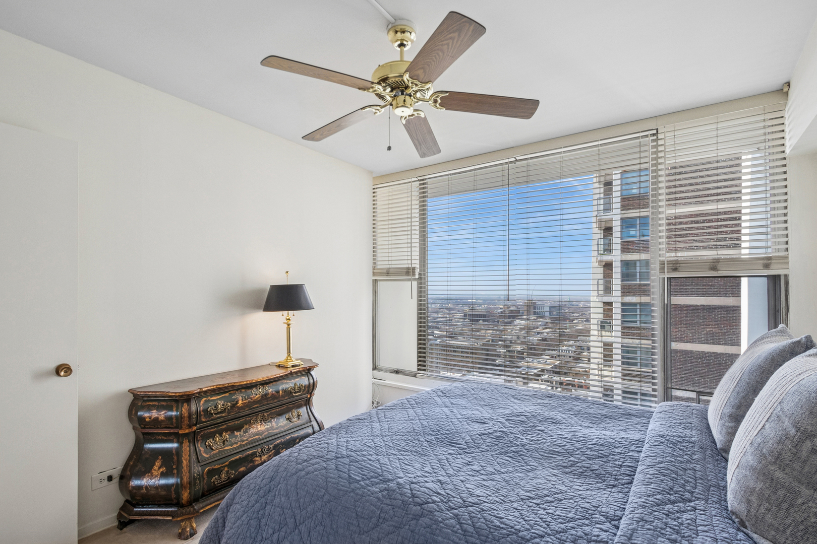3200 N Lake Shore Drive Unit: 2701