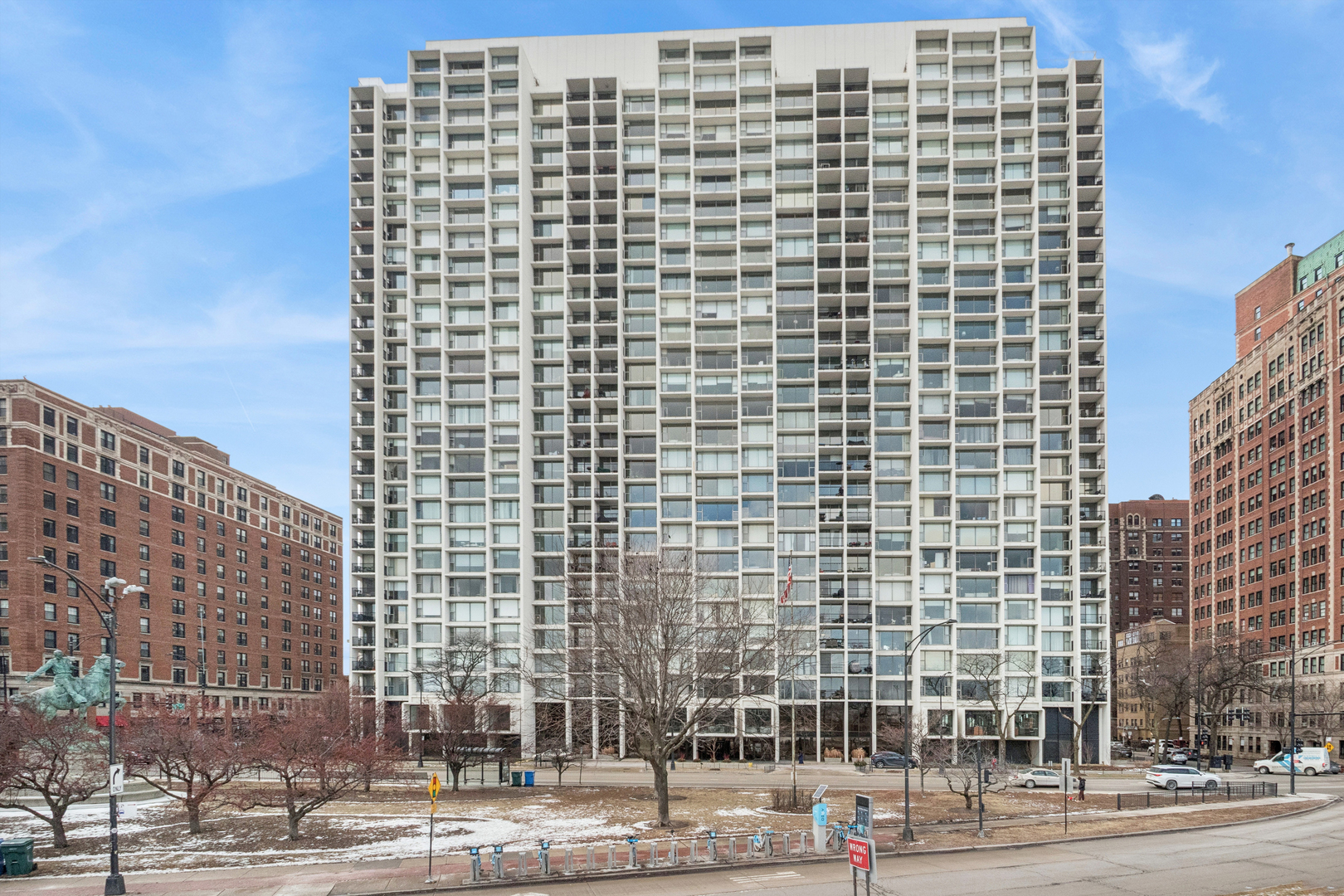 3200 N Lake Shore Drive Unit: 2701