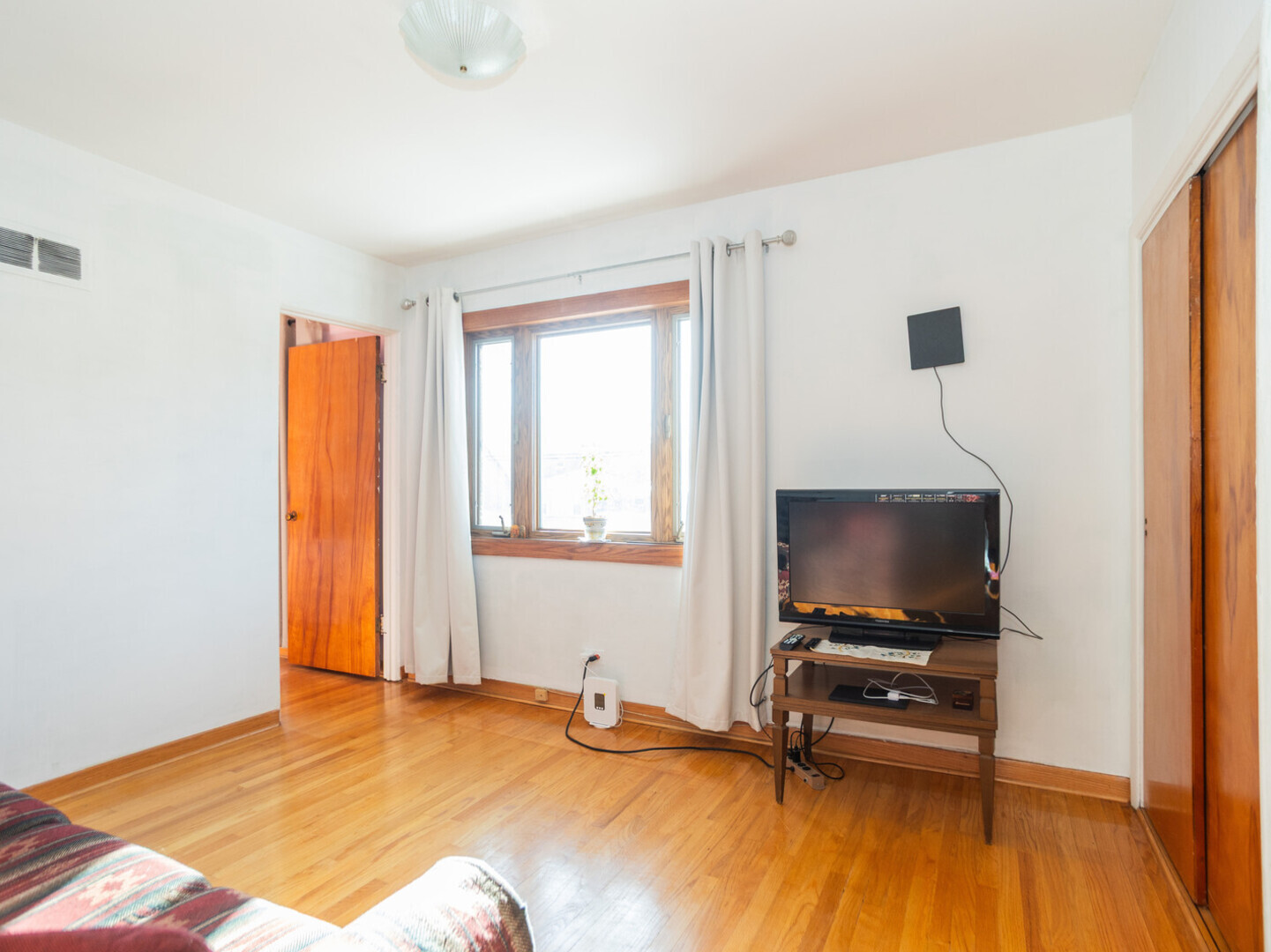 5419 N Washtenaw Avenue Unit: 2S