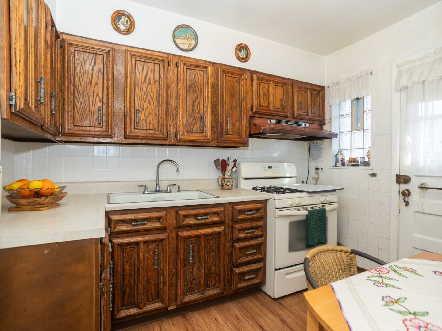 5419 N Washtenaw Avenue Unit: 2S
