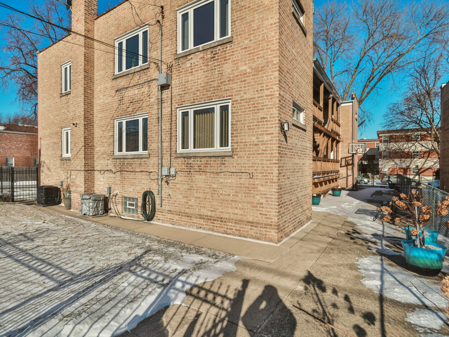5419 N Washtenaw Avenue Unit: 2S