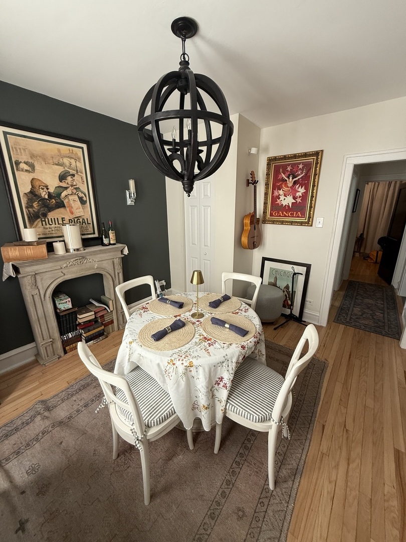 3742 W Berteau Avenue Unit: 2