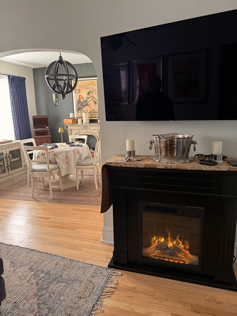 3742 W Berteau Avenue Unit: 2