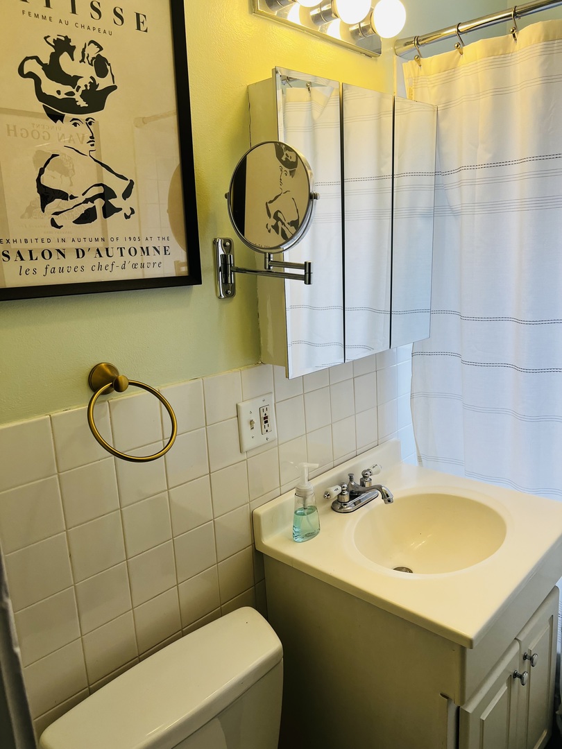 3742 W Berteau Avenue Unit: 2