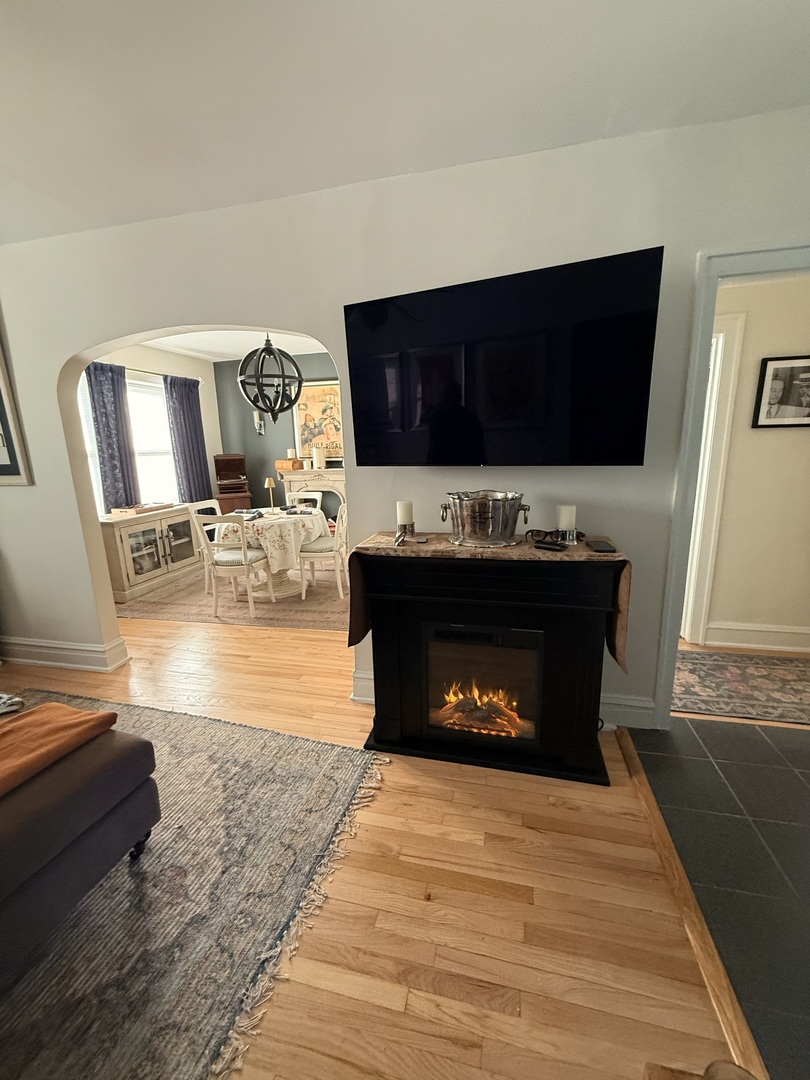 3742 W Berteau Avenue Unit: 2