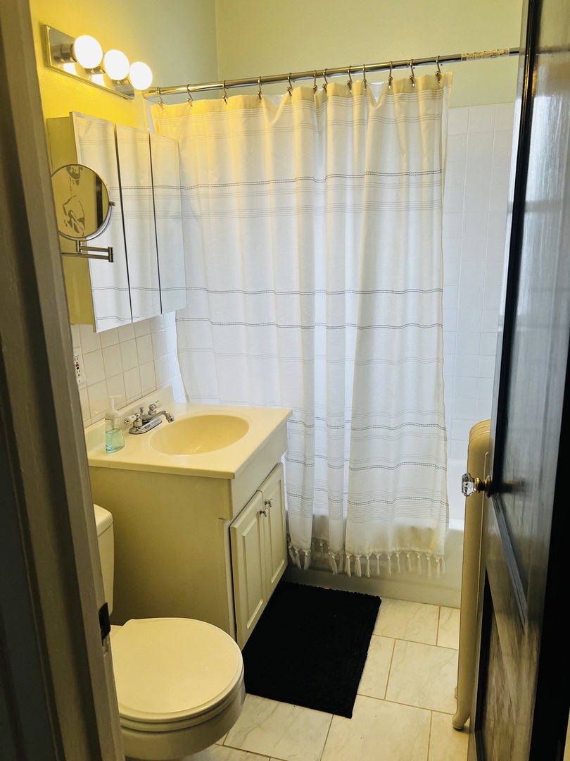 3742 W Berteau Avenue Unit: 2