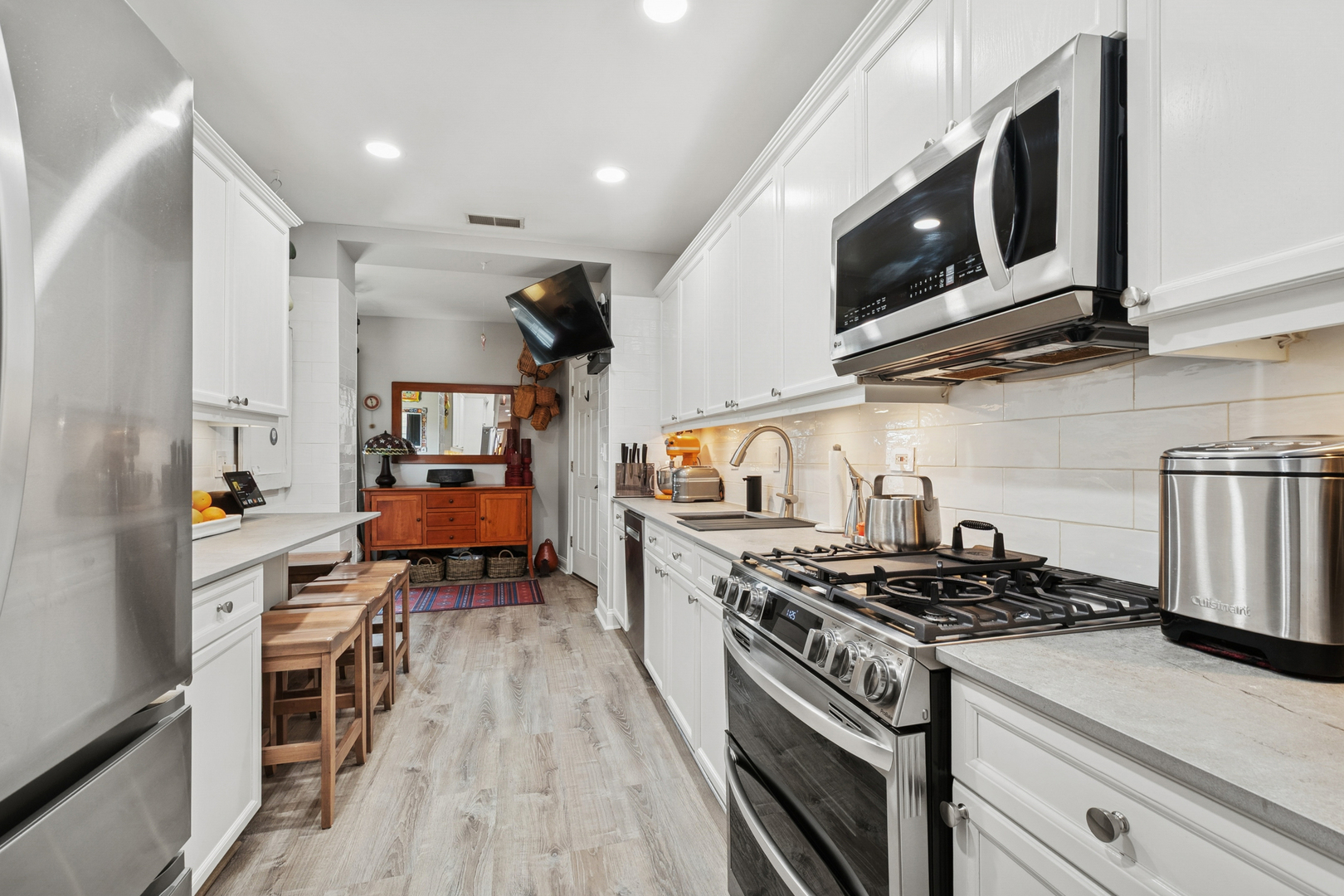 1949 W Birchwood Avenue Unit: 2