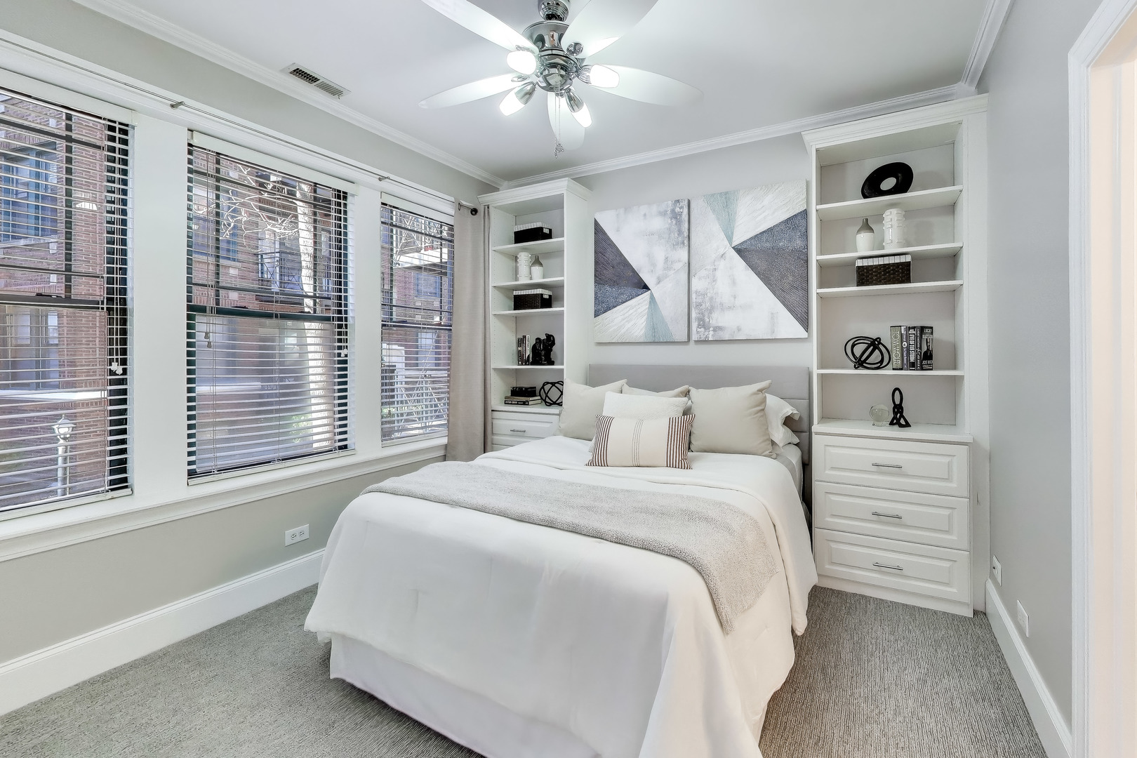 1136 W PRATT Boulevard Unit: 1N