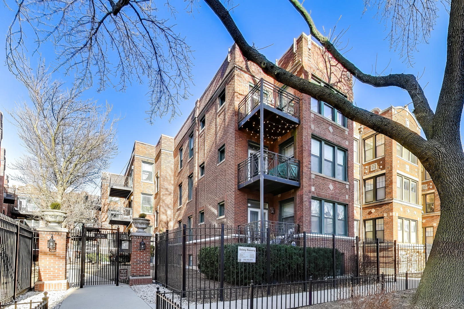 1136 W PRATT Boulevard Unit: 1N