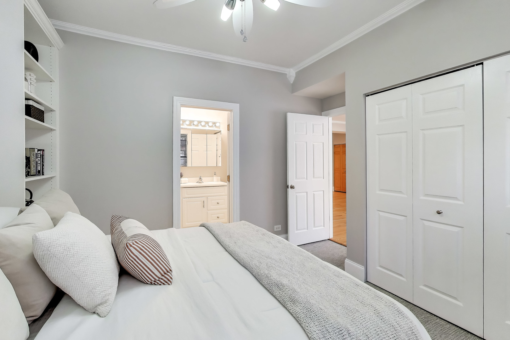 1136 W PRATT Boulevard Unit: 1N