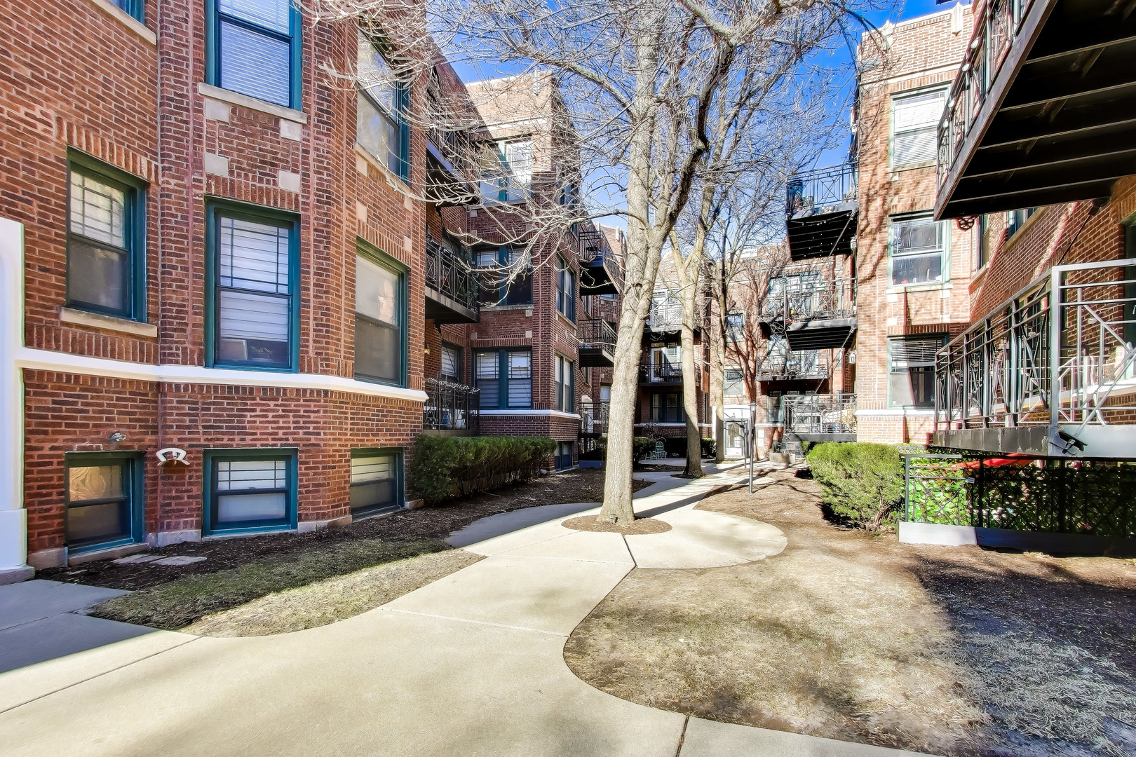 1136 W PRATT Boulevard Unit: 1N