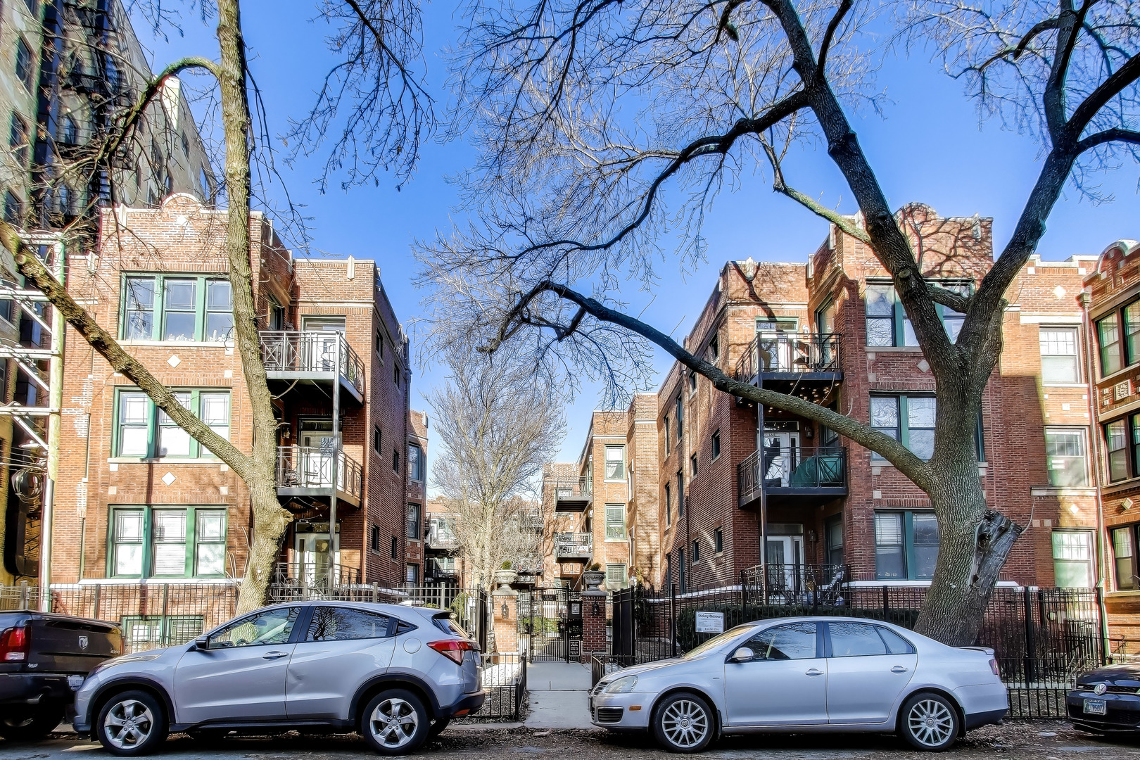 1136 W PRATT Boulevard Unit: 1N