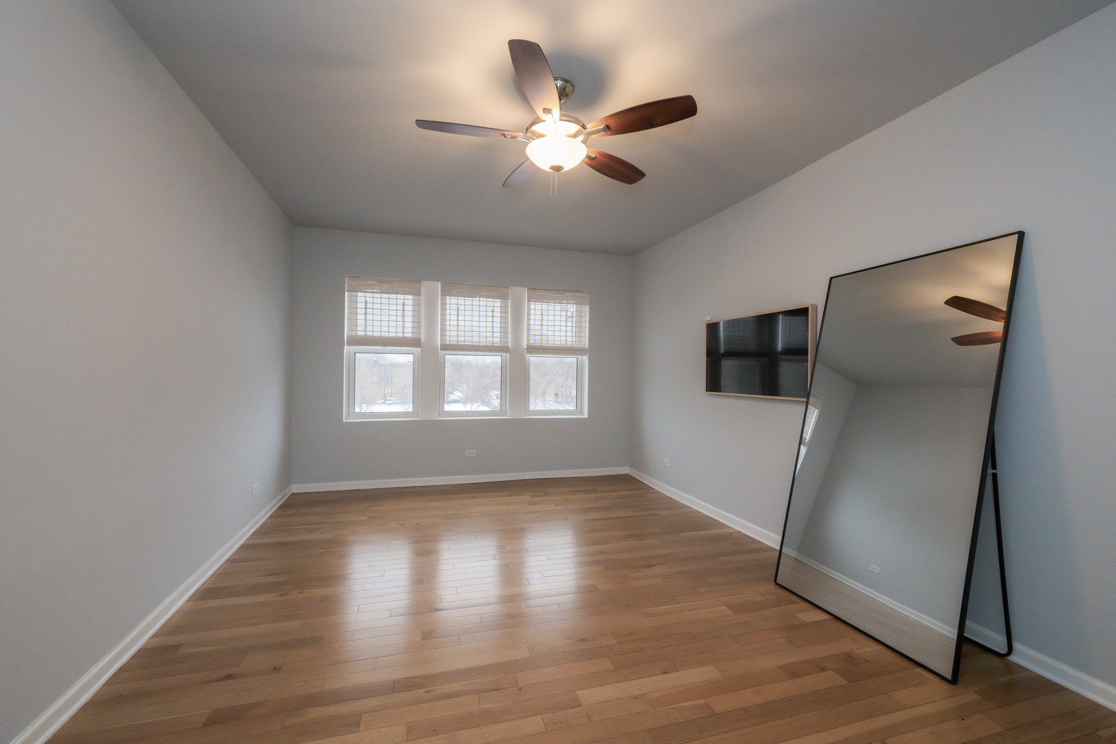 2703 W LAWRENCE Avenue Unit: 3
