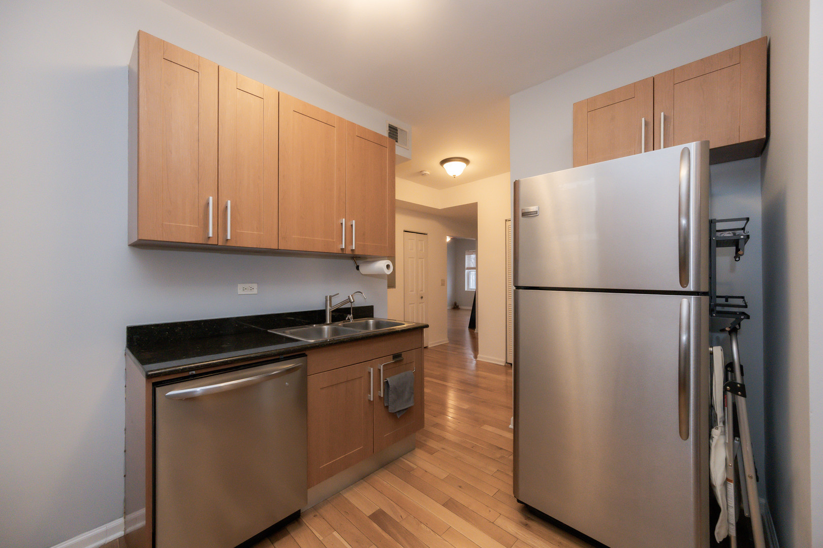 2703 W LAWRENCE Avenue Unit: 3
