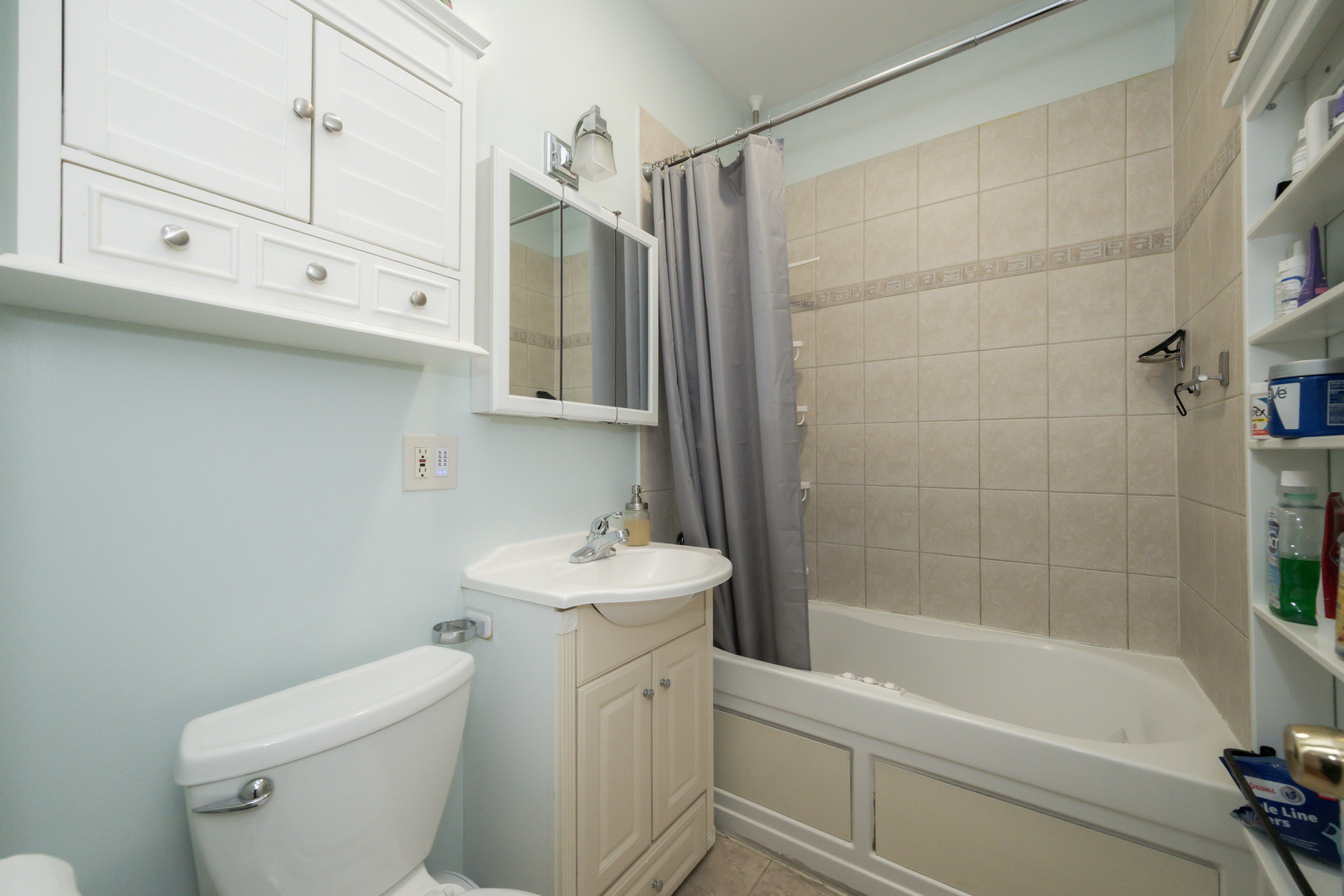 2703 W LAWRENCE Avenue Unit: 3