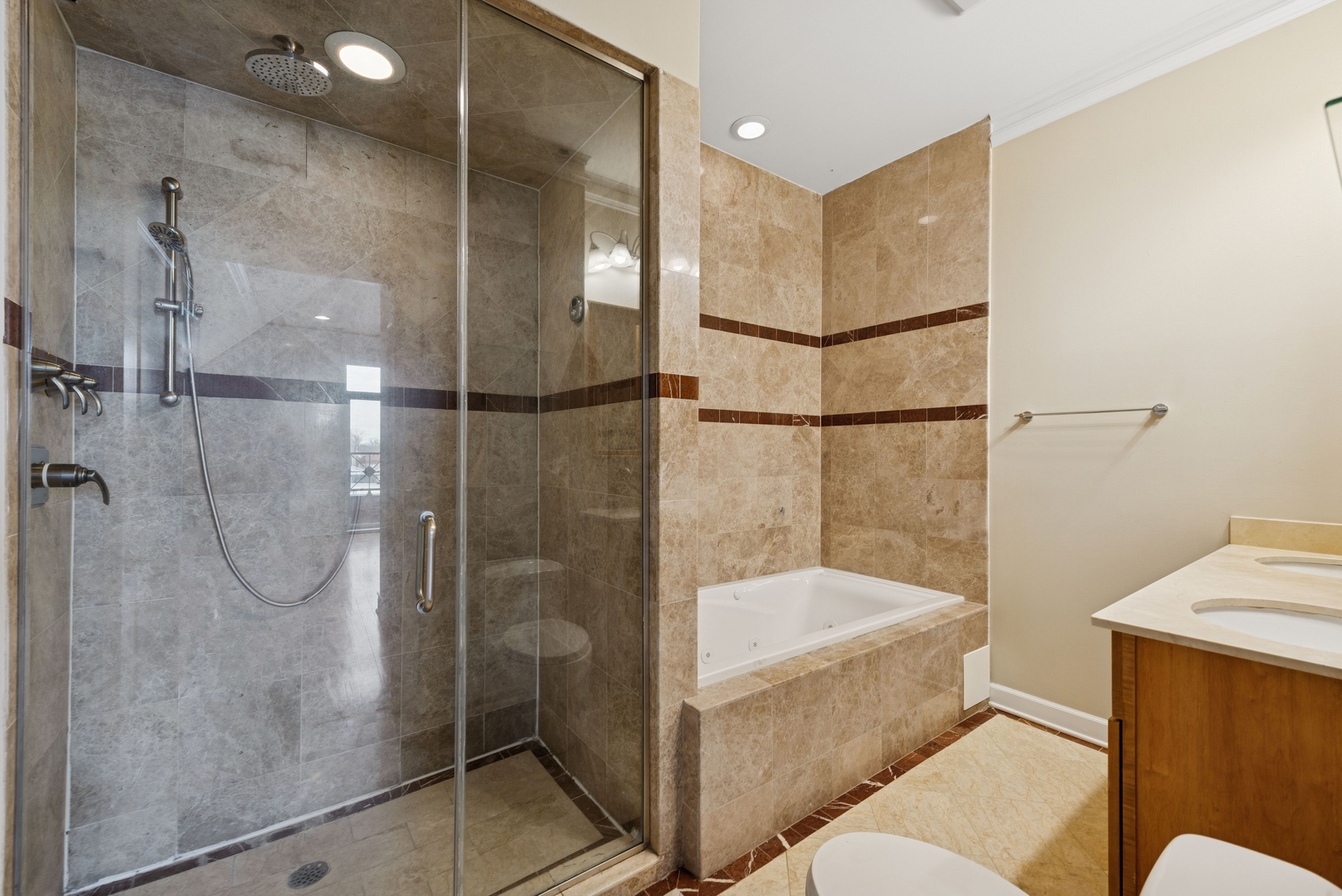 4235 N Kedzie Avenue Unit: 3B