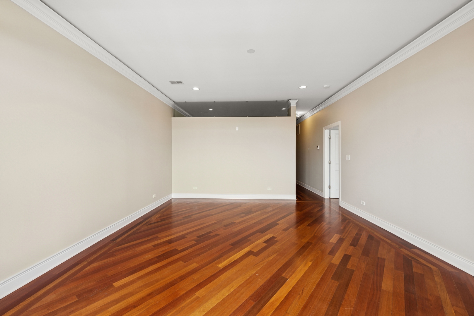 4235 N Kedzie Avenue Unit: 3B