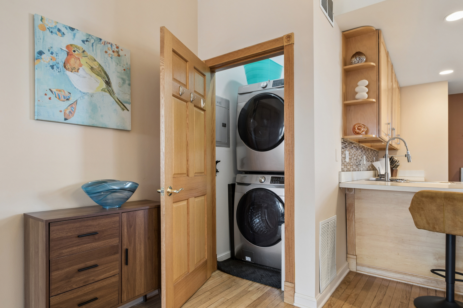 1908 W CHASE Avenue Unit: 203