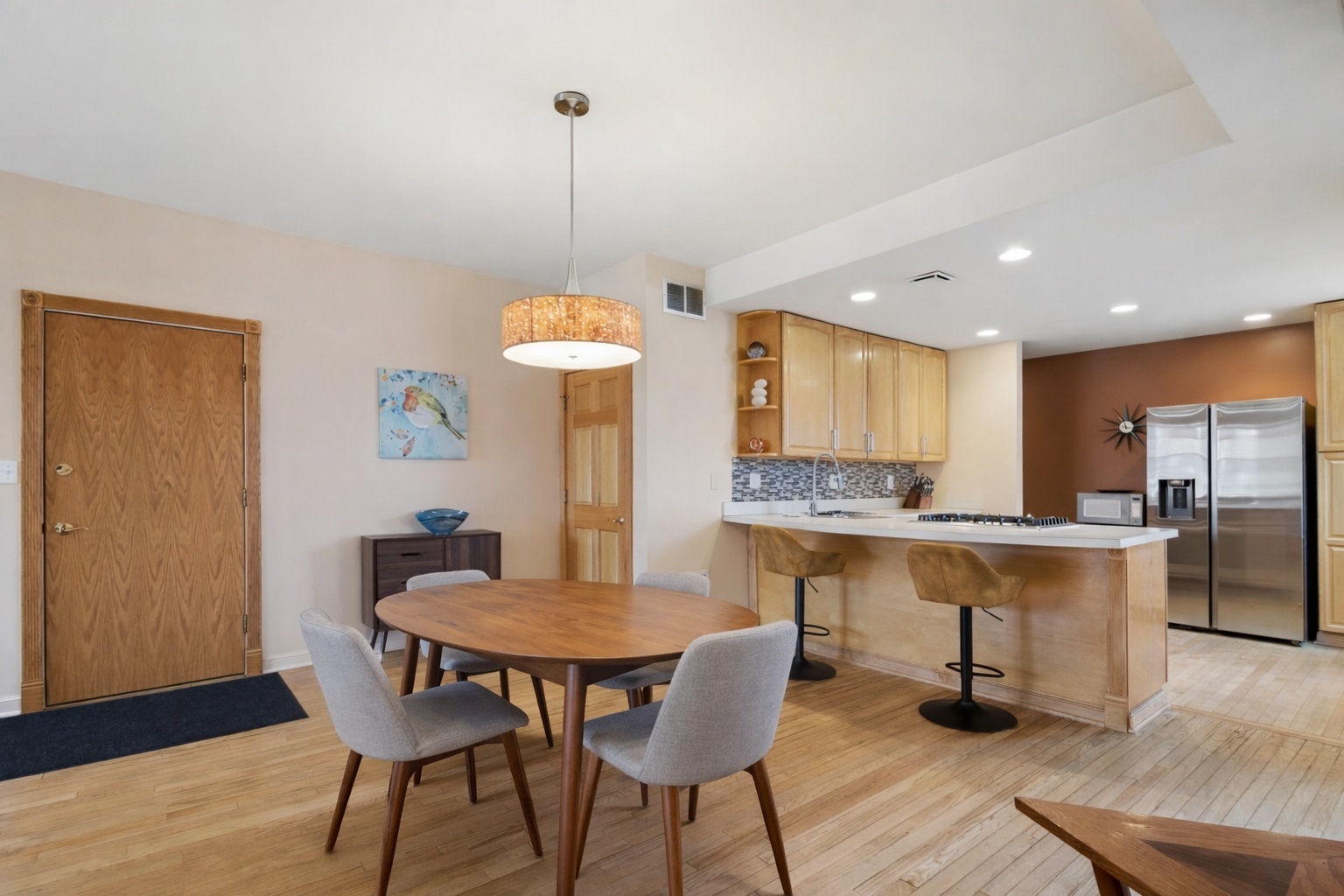 1908 W CHASE Avenue Unit: 203